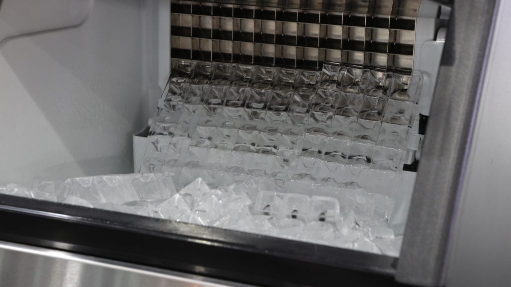 cube ice in ice making machine